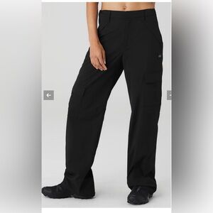 NWOT Alo Yoga All That Trousers M